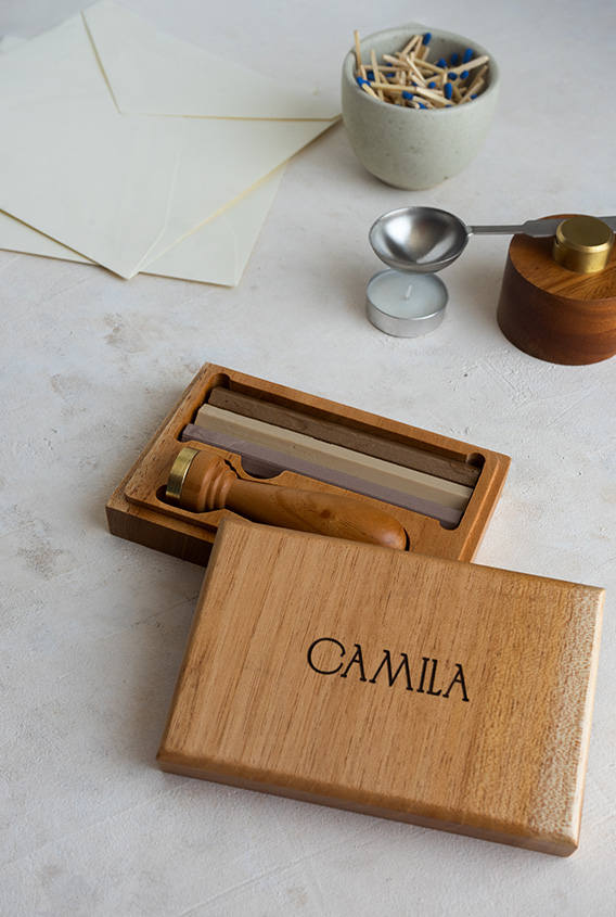 Sealing wax classic set, with metal seal with the name Camila, sealing wax bars in pearl, lavander and copper, engraved wooden case and mini melting b