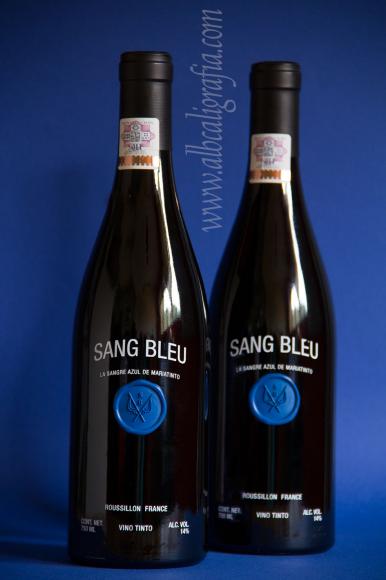 2 bottles of wine SAN BLEU decorated with a sticker of blue sealing wax