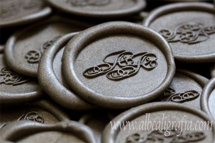 Sealing wax medallions in silver color for wedding invitations