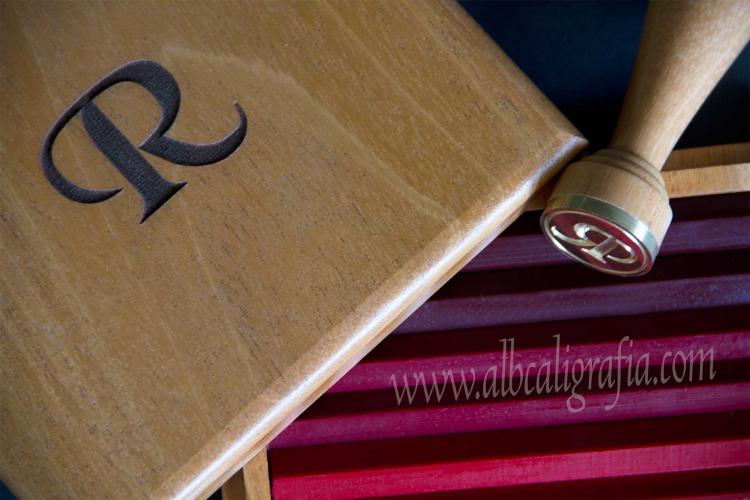 De luxe sealing wax set in engraved wooden box with initial R