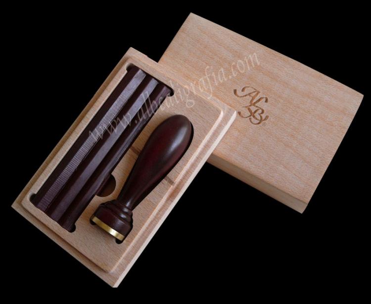 Complete set for sealing documents in case of fine wood with natural finish and laser engraving. Includes 3 sealing wax sticks and 1 seal.

